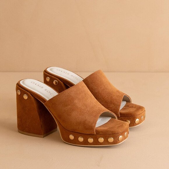 The Leona | Caramel Studded Platform Heel - Picture 3 of 3